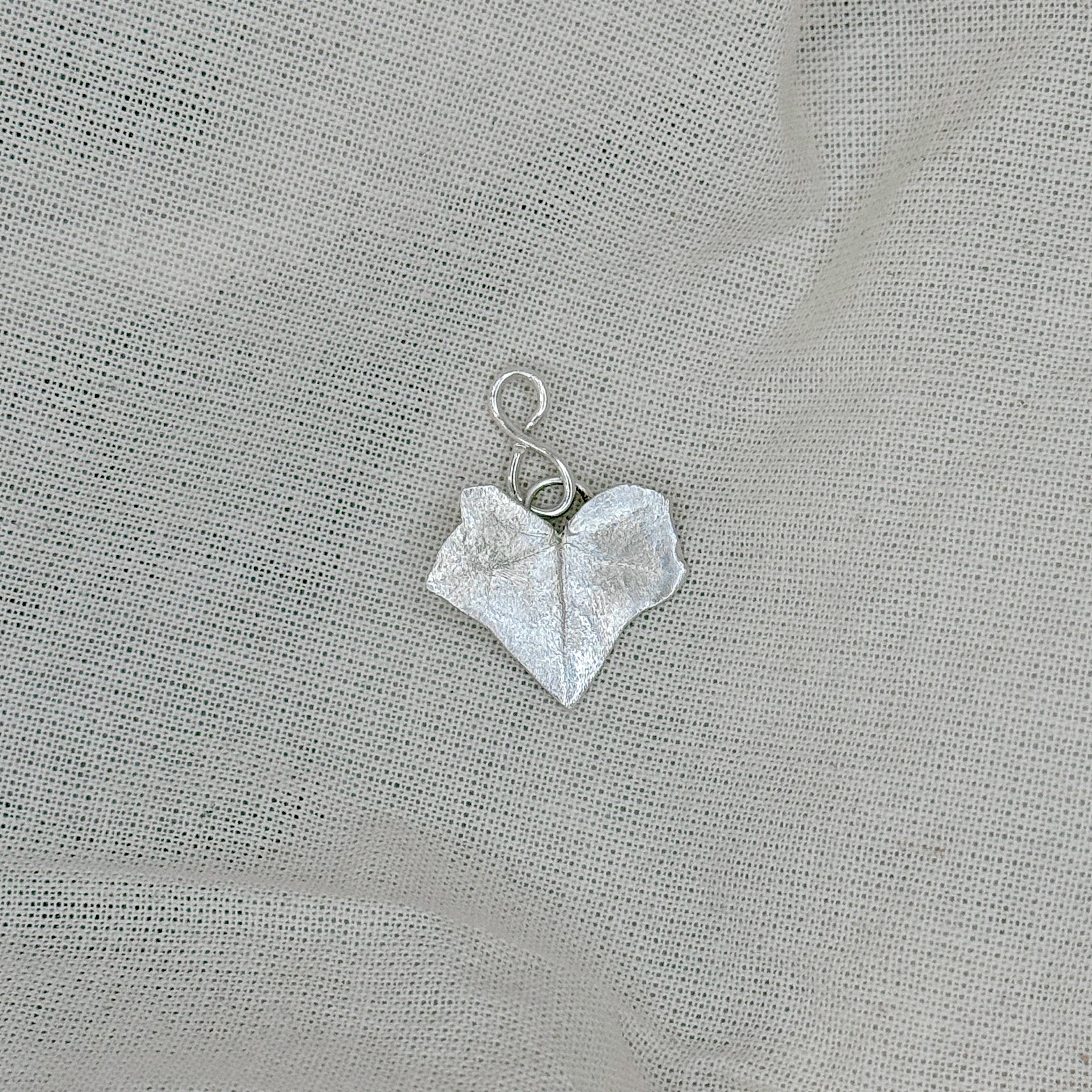 Hedera Leaf Silver 999 Charm. Swiss Made. Zürich. Blume Jewels. 100% Handmade from real leaf